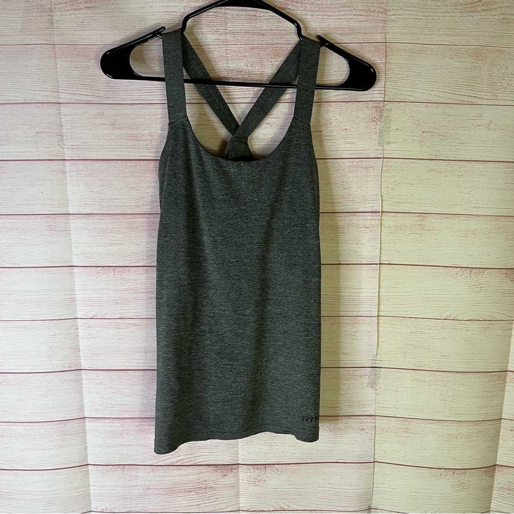Ivy Park Size Medium Gray Racer Back Tank Top
Shirt Size Medium